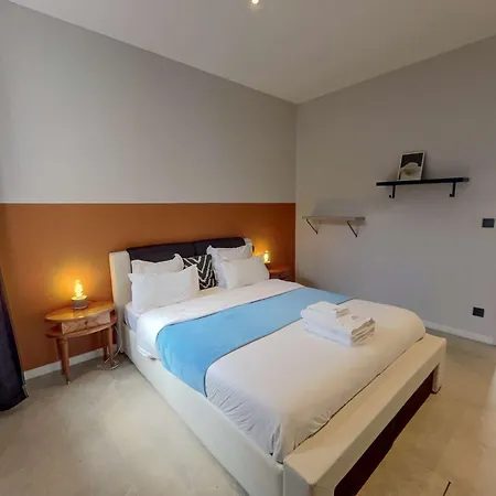 Apartment 173 Courlancy 2 *